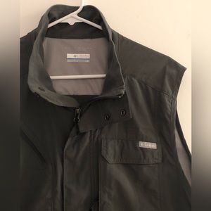 Columbia PFG Omni-Shade Grey Vest w/ Chest Pocket Mens Size Large